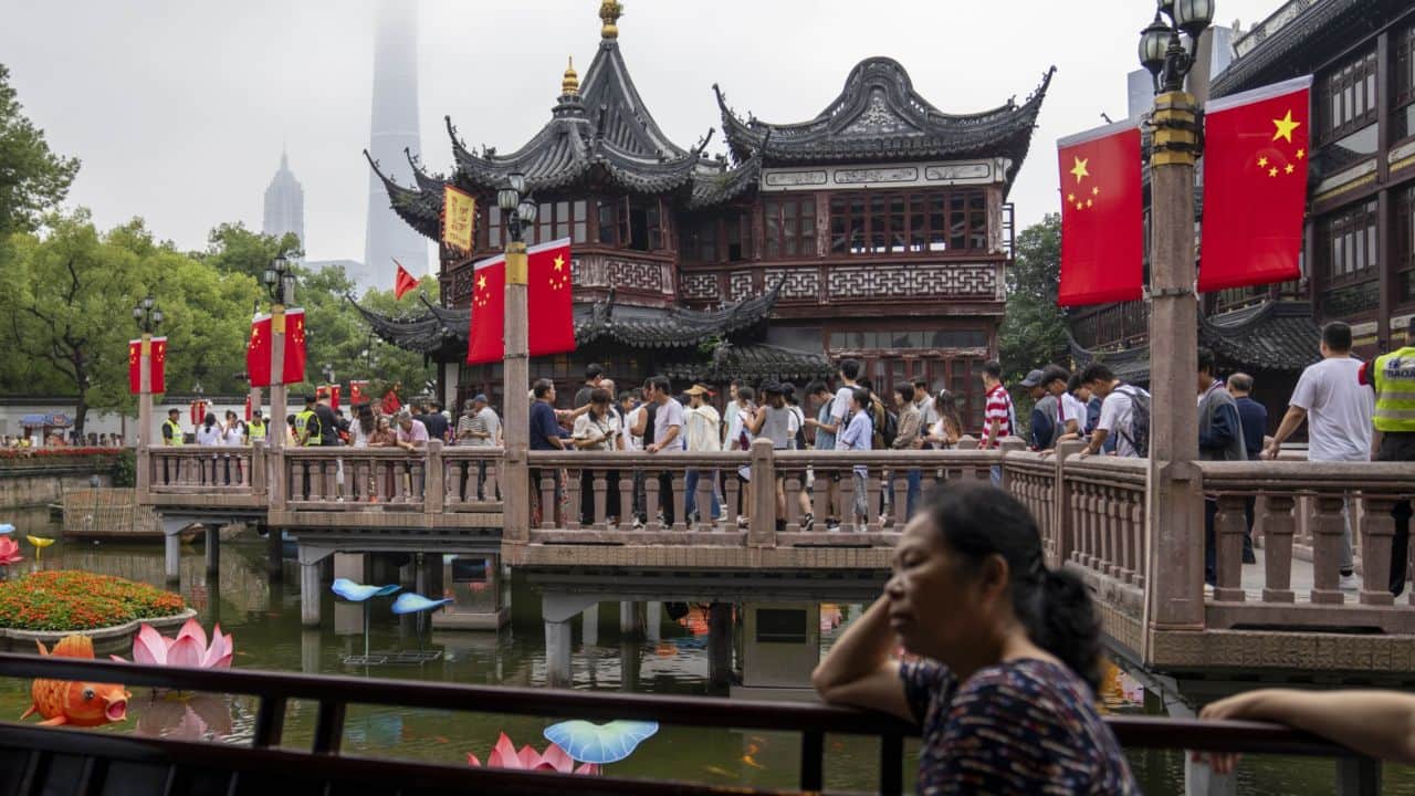 China’s GDP growth unexpectedly dips below official target range