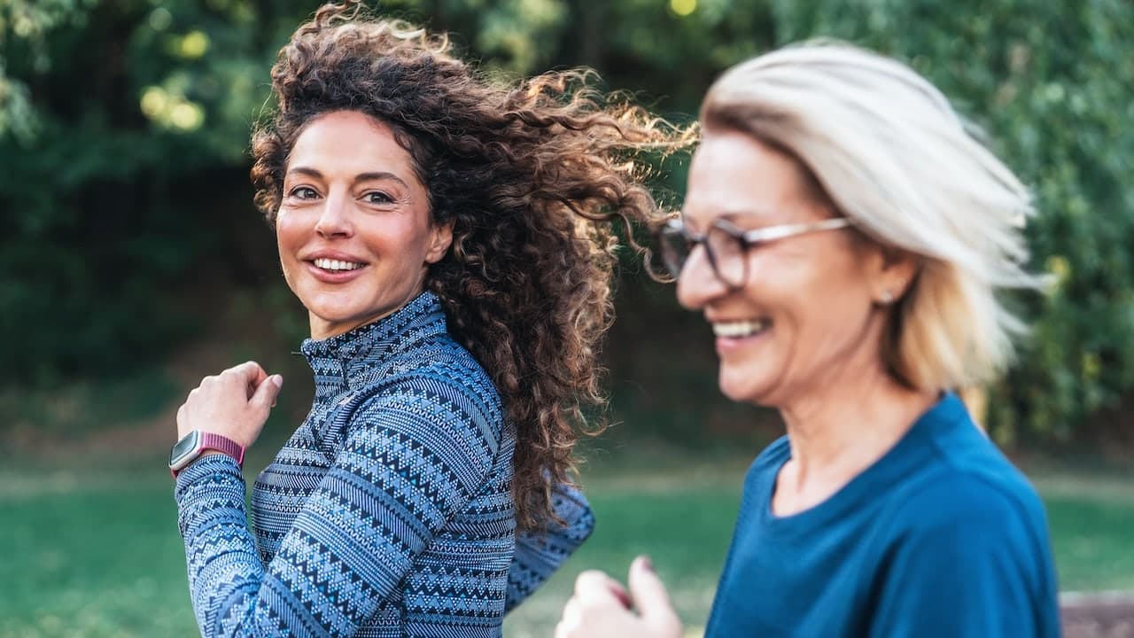 One walking habit could signal a healthier brain after 80, scientists say - Fox News