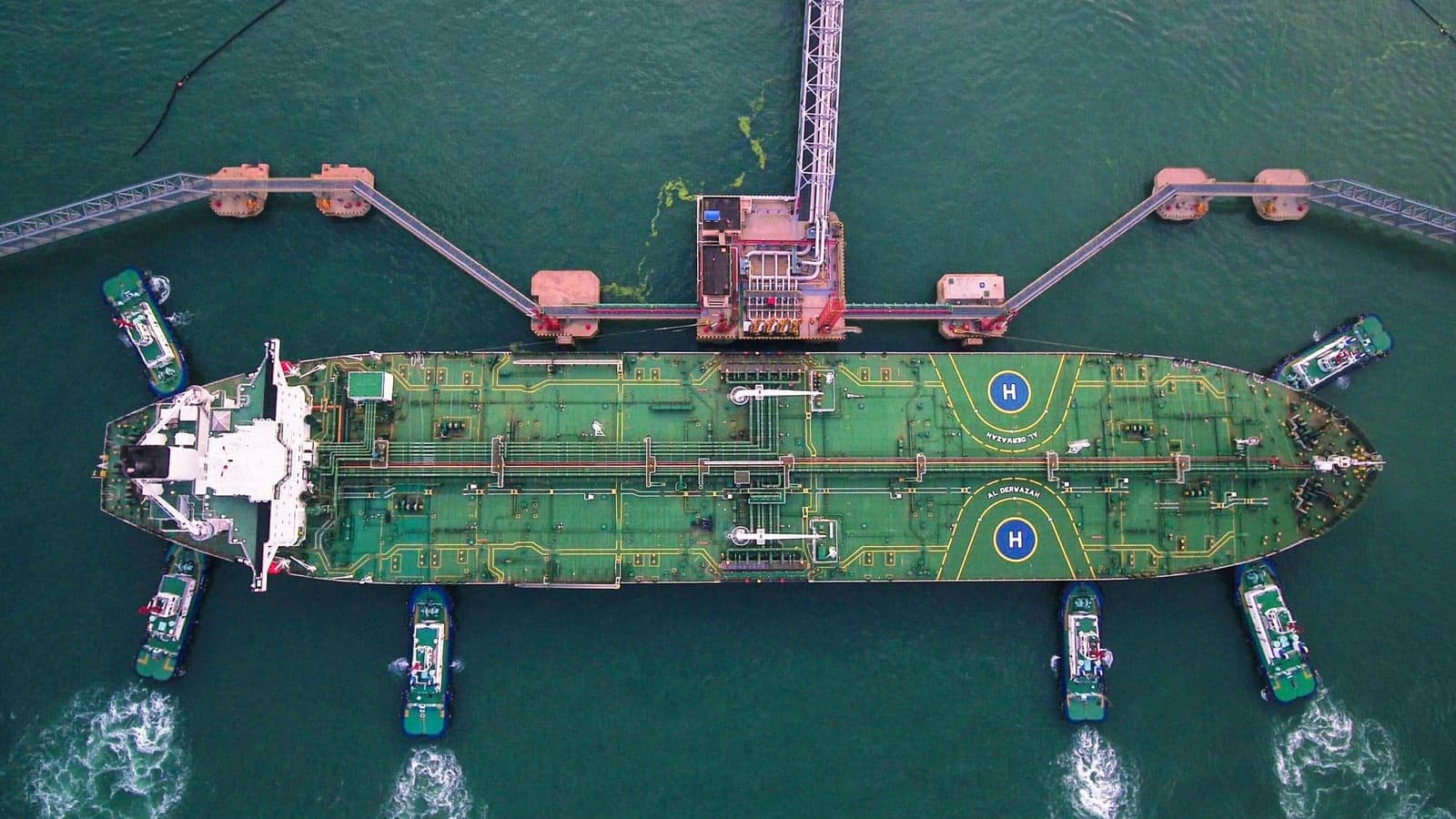 Oil jumps 3.5% as new strikes threaten Hormuz shipments