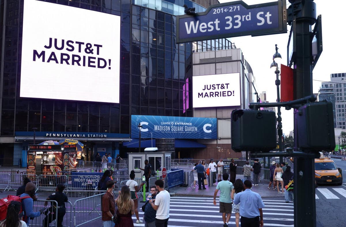 Taylor Swift fans pay $25 for garbage from outside wedding