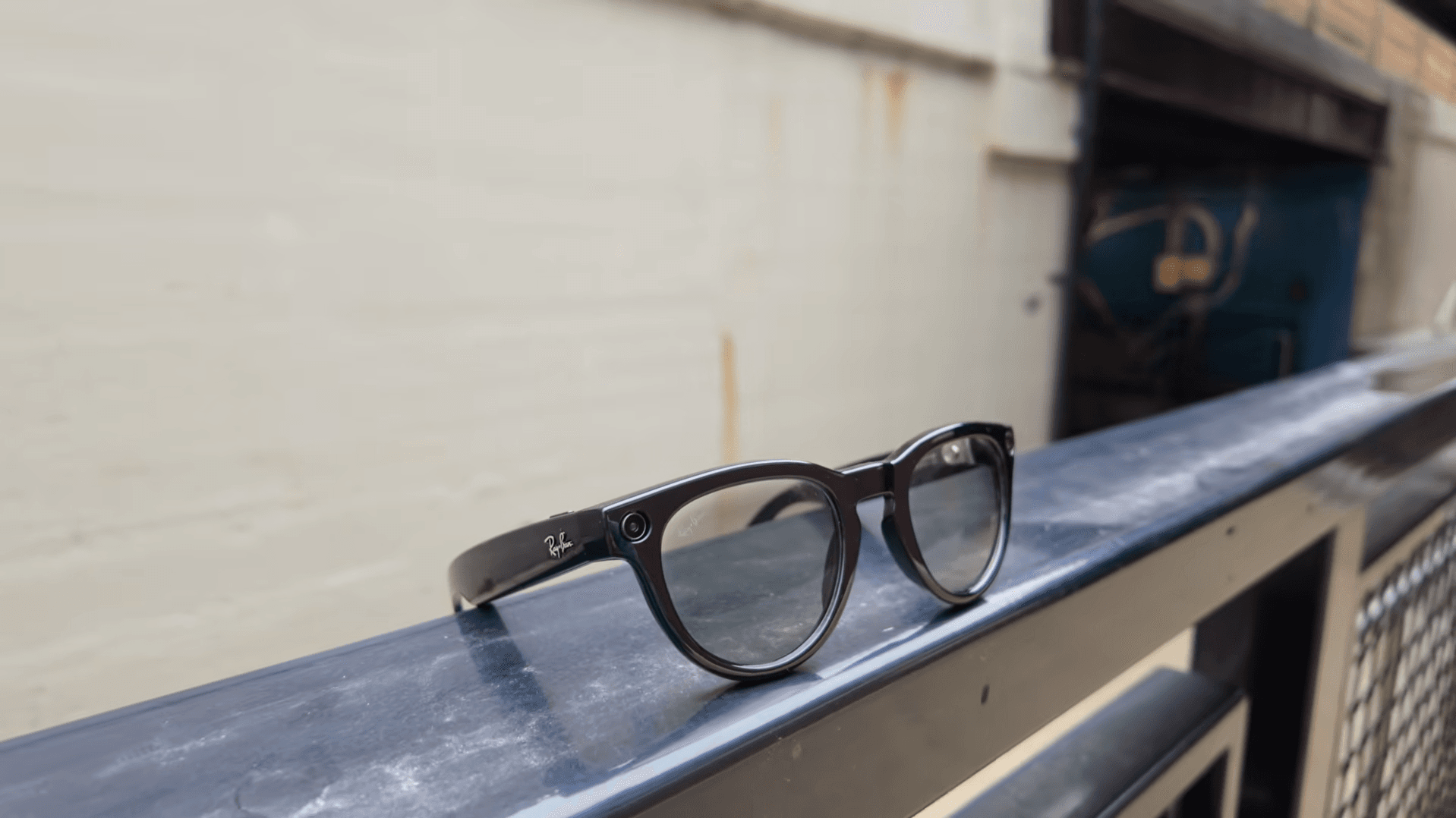Lorde Criticizes Ray-Ban Meta AI Glasses During Madrid Festival, Calls Smart Glasses 'Not Sexy'