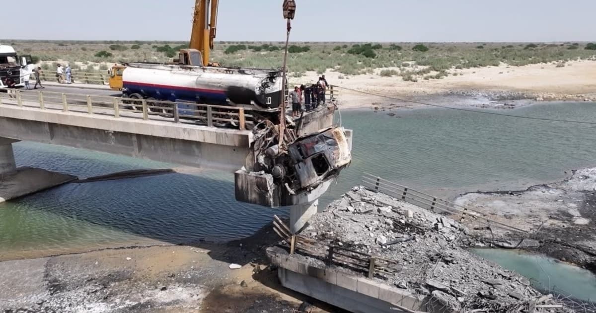 New US Attacks On Roads, Bridges Reported As Iran Hits Back At Gulf States
