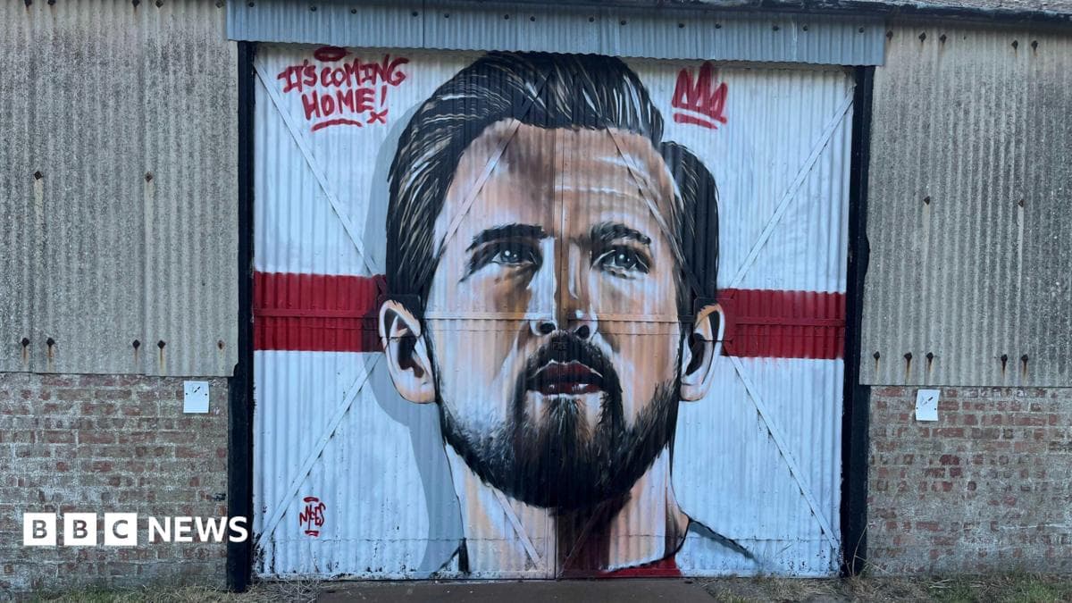 Kane and Bellingham murals celebrate World Cup run