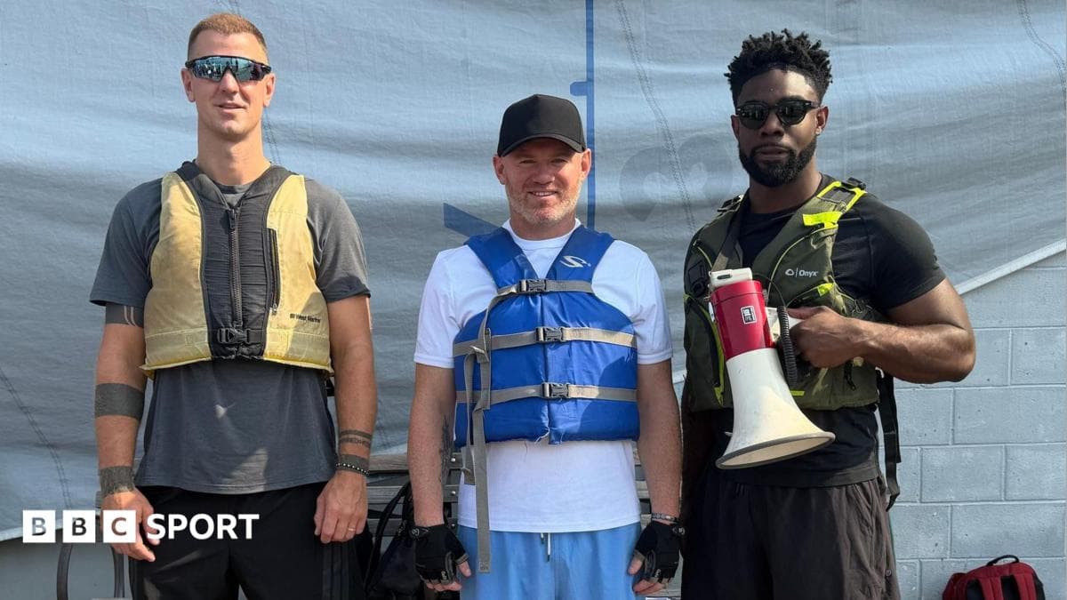Rooney, Hart and Richards row down Hudson River