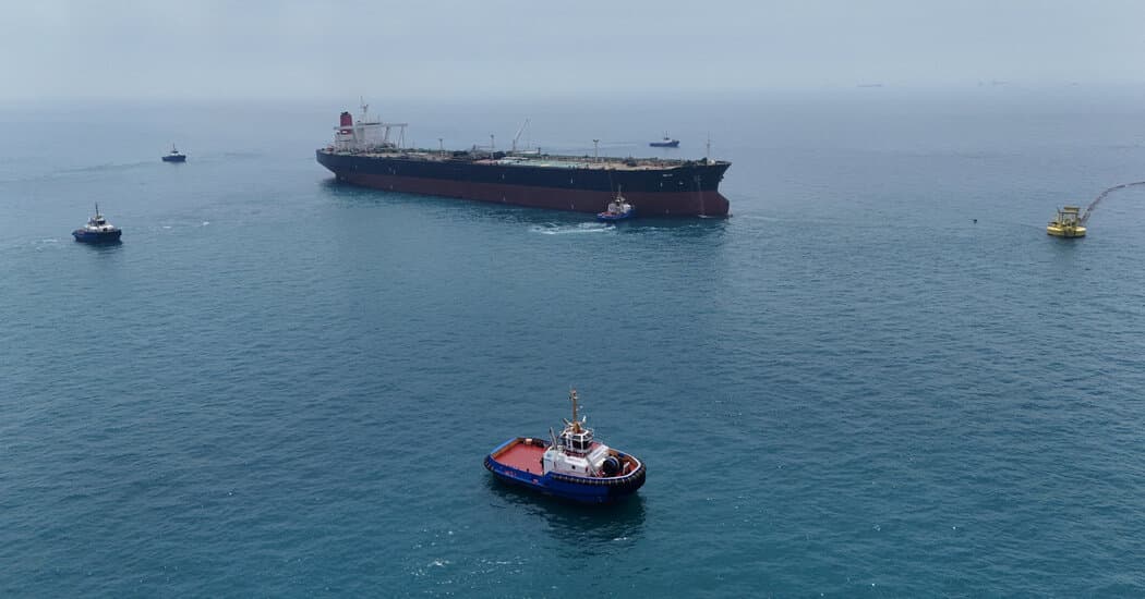 Oil Prices Jump After Renewed Strikes in Gulf Put Shipping Recovery at Risk