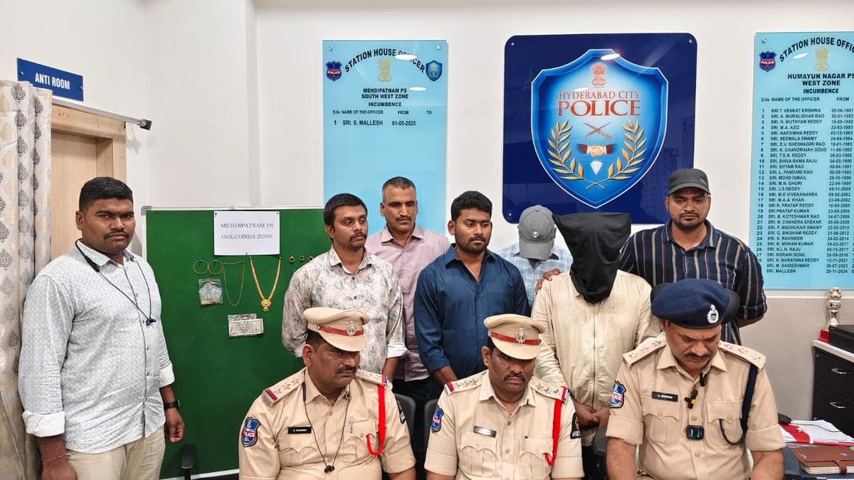 Bike taxi rider arrested for stealing ₹10 lakh gold from friend’s aunt’s house