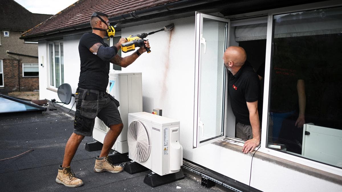 Experts urge caution as demand grows for AC in heatwave-hit U.K.