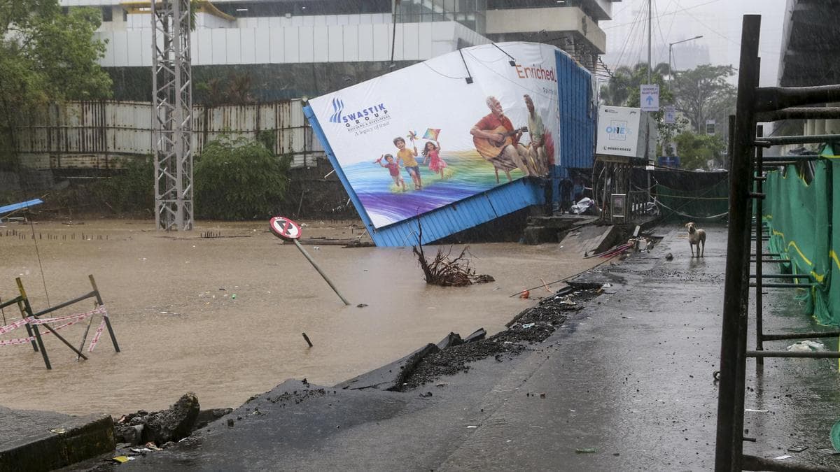 Bhandup road subsidence: no injuries, traffic diverted