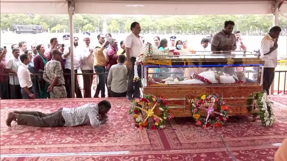 Singer S. Janaki consigned to flames; last rites held with full state honours