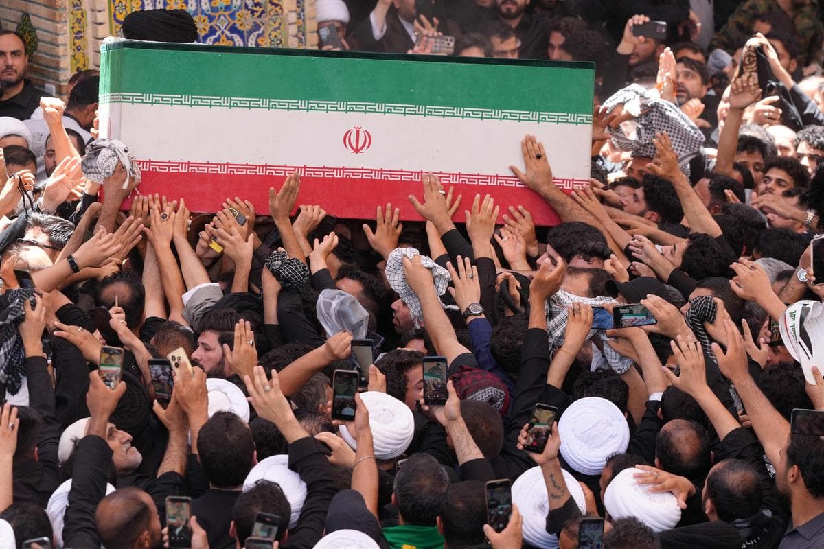 Iraqis mourn Khamenei during Najaf funeral procession