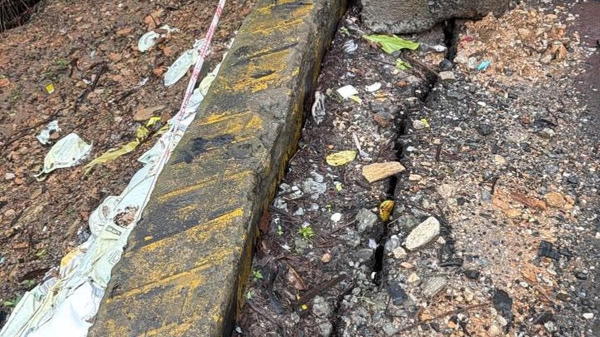 Motorists cautioned after crack found on Thamarassery mountain pass linking Kozhikode and Wayanad in Kerala