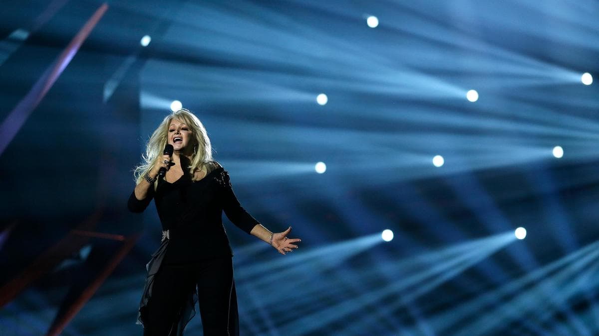 Bonnie Tyler, who topped the charts with epic 'Total Eclipse of the Heart', has died at 75