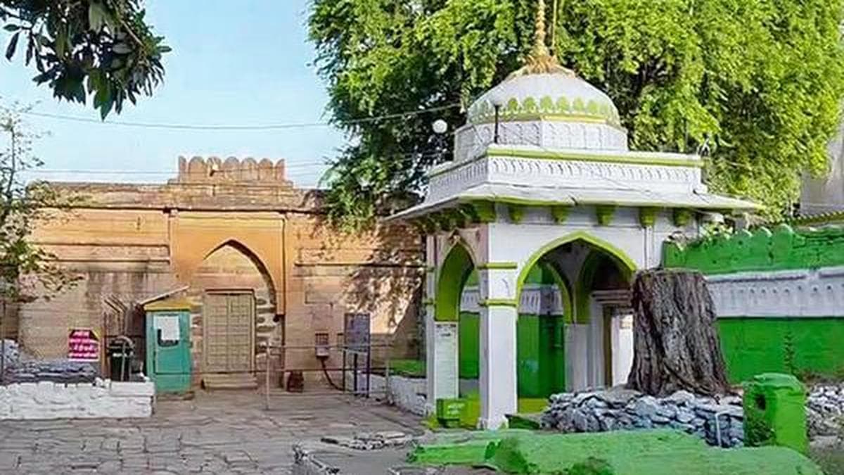 Madhya Pradesh Bhojshala complex: Supreme Court suggests temporary prayer space for Muslims until case decided