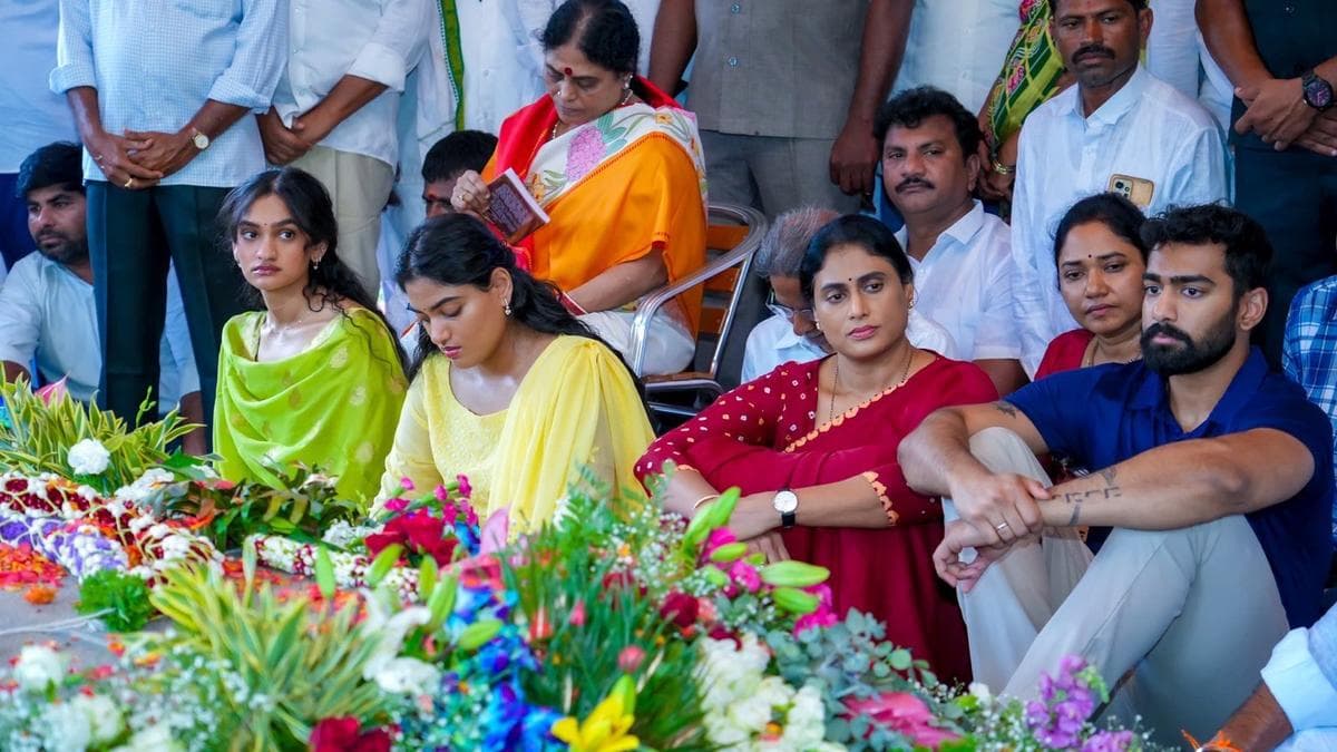 YSR was a legendary leader who changed crores of lives, says Y.S. Sharmila